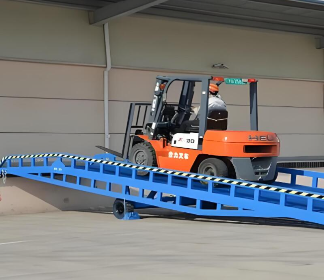 张家界移动式卸货平台（叉车用）